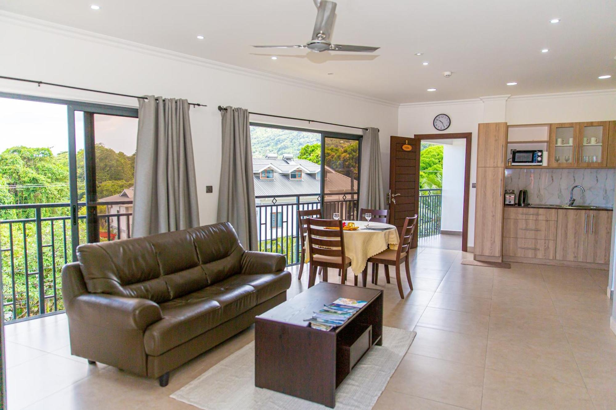 B Holiday Apartments Beau Vallon  Buitenkant foto